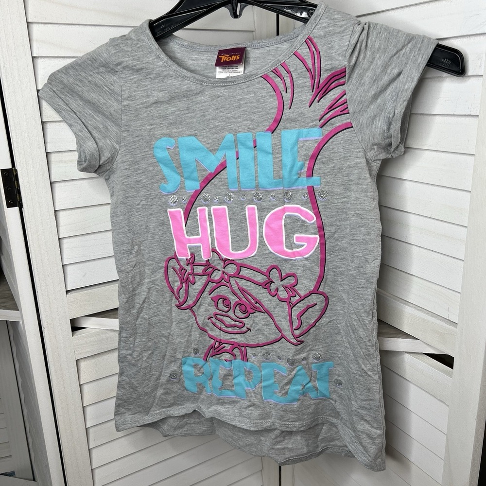Dreamworks Trolls Girls T-shit Poppy Smile Hug Repeat Gray Size Large 10/12 EUC